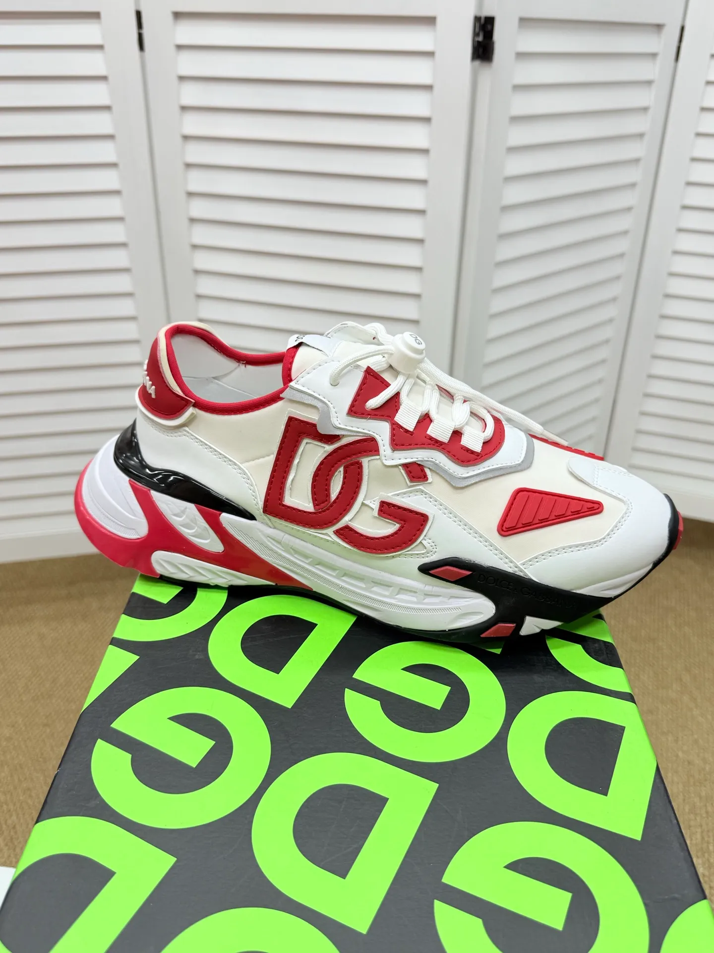 Men's clothing and shoes 260. The latest sports and casual shoes for couples (DG) are fashionable and versatile, and can add luster to various looks. Create an exquisite design with unique dynamic vitality and modern atmosphere, showing modern elegance. Size: 35-46 (custom-made sizes 45 and 46 are non-refundable) Se